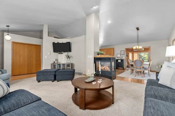 Lilly Lakeside Retreat Near Lake Winnebago – Cozy Fireplaces & Family Fun